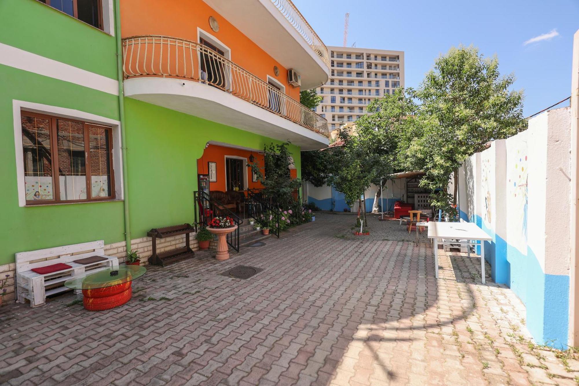 Hostel Osho Tirana Exterior photo