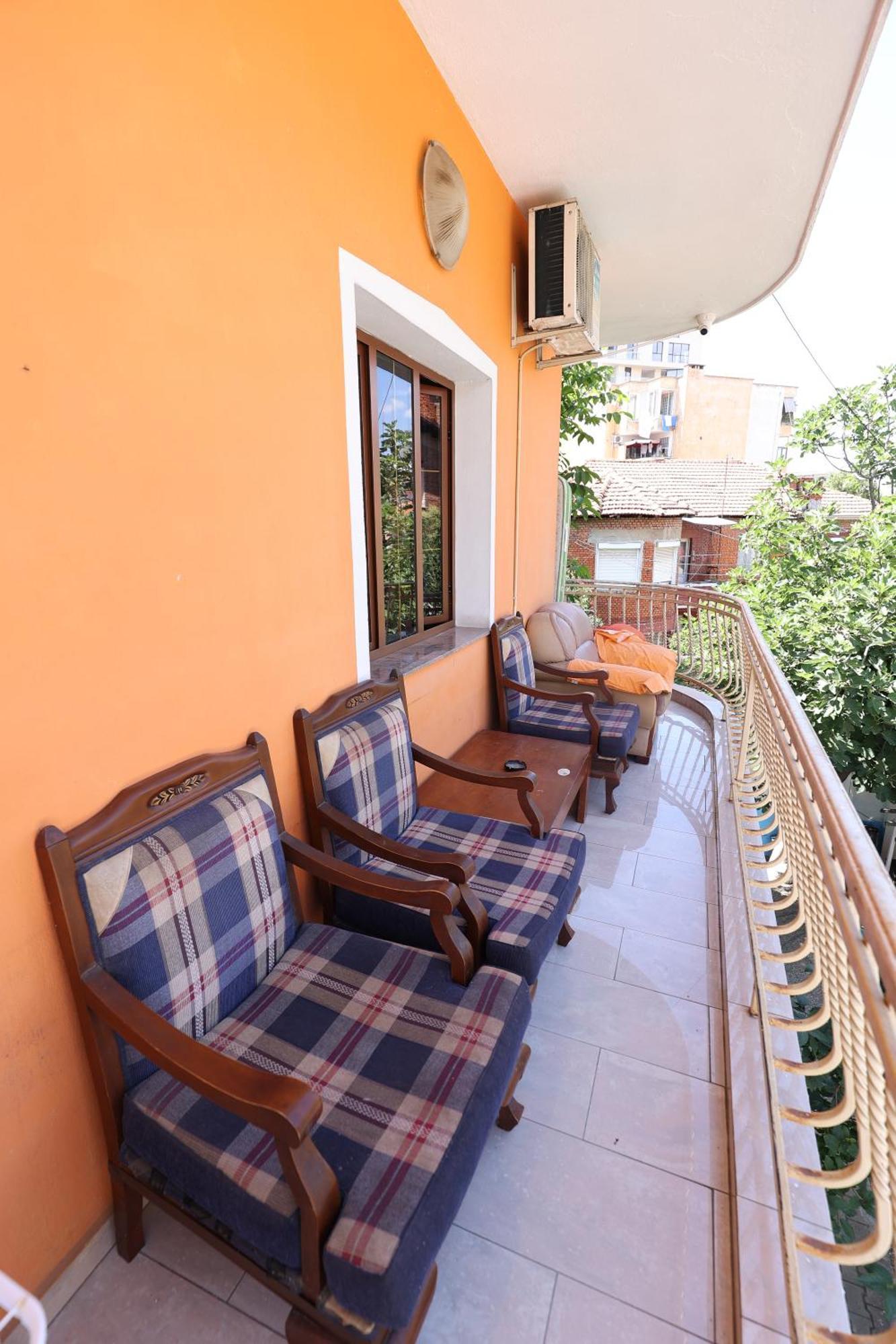 Hostel Osho Tirana Exterior photo