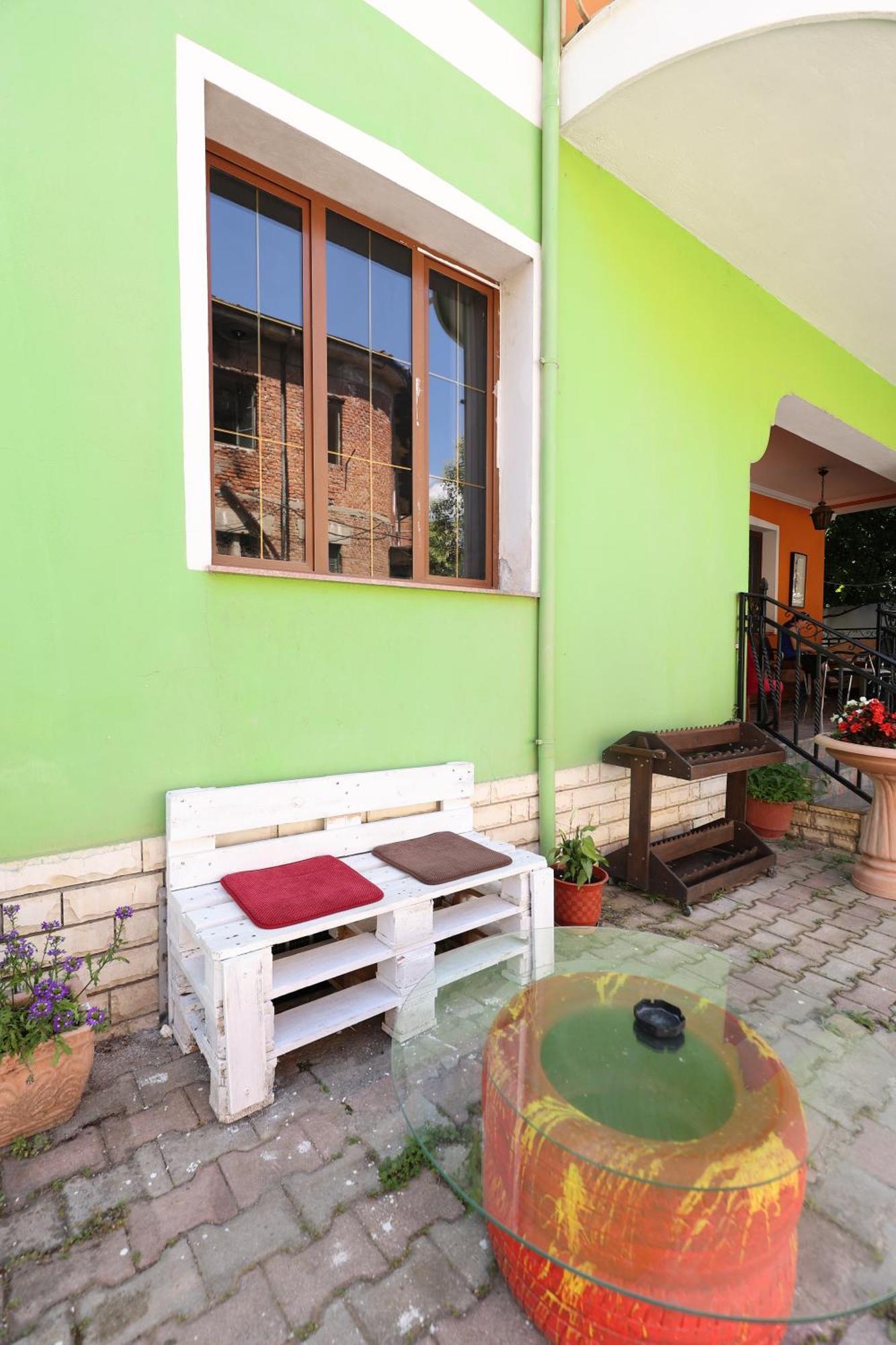 Hostel Osho Tirana Exterior photo